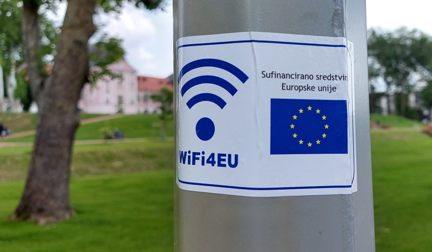 Besplatan internet u Gradskom parku i na šetnici pored Gimnazije - galerija 2 Besplatan internet u Gradskom parku i na šetnici pored Gimnazije