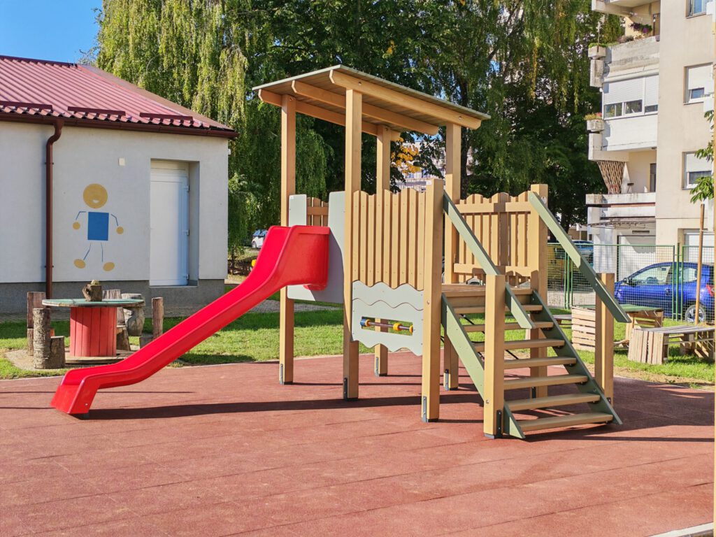 Grad Virovitica uspješno završio projekt unaprjeđenja materijalnih uvjeta u DV Cvrčak - galerija 6 Grad Virovitica uspješno završio projekt unaprjeđenja materijalnih uvjeta u DV Cvrčak