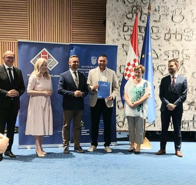 Gradskom društvu Crvenog križa Virovitica uručen Ugovor za projekt „Humanitarni paketi GDCK-a Virovitica i partnera“ vrijedan gotovo 7 milijuna eura - galerija 7 Gradskom društvu Crvenog križa Virovitica uručen Ugovor za projekt „Humanitarni paketi GDCK-a Virovitica i partnera“ vrijedan gotovo 7 milijuna eura