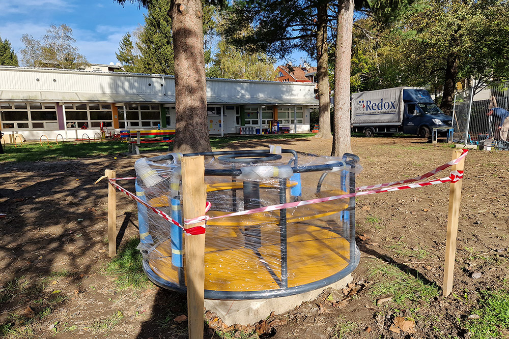 Kod zgrade Dječjeg vrtića Cvrčak na Trgu dr. Ante Starčevića postavljena nova igrala - galerija 3 Kod zgrade Dječjeg vrtića Cvrčak na Trgu dr. Ante Starčevića postavljena nova igrala