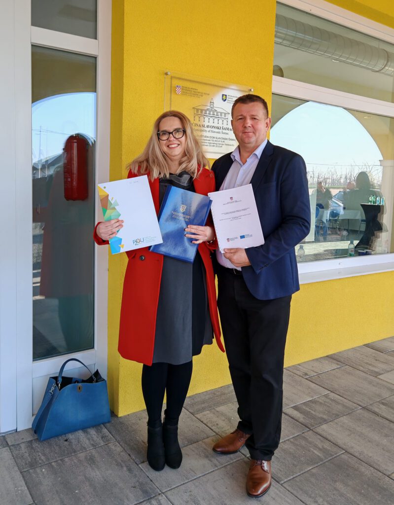 U Viroviticu stigli ugovori za III. osnovnu školu, energetsku obnovu zgrade 1 Dječjeg vrtića Cvrčak te zamjenu rashladnika vode u zgradi 5 - galerija 2 U Viroviticu stigli ugovori za III. osnovnu školu, energetsku obnovu zgrade 1 Dječjeg vrtića Cvrčak te zamjenu rashladnika vode u zgradi 5
